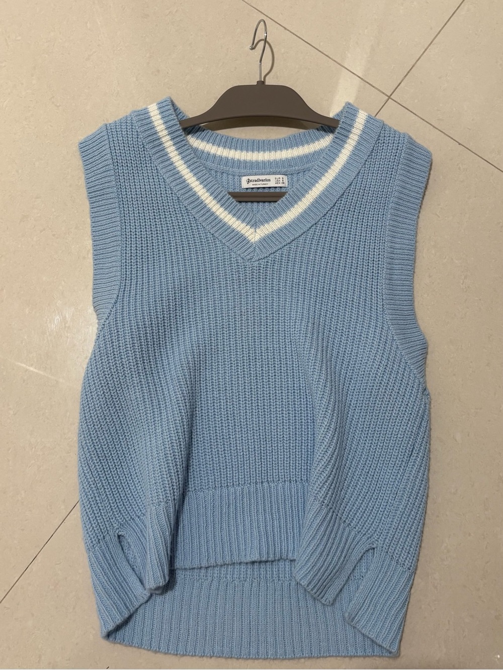 stradivarius Light Blue and White V-Neck Knit Vest